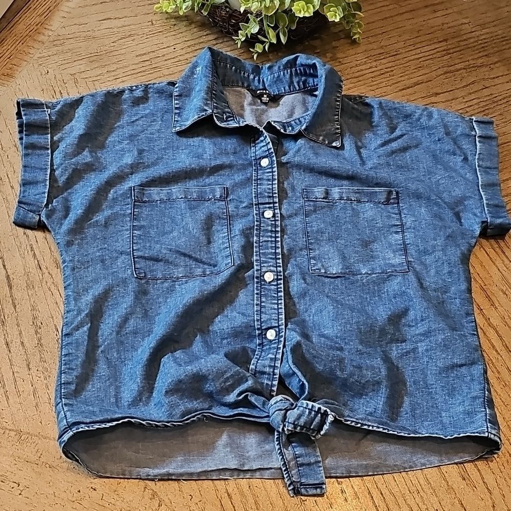 Denim button down tie shirt Size M